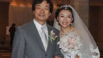 64岁濮存昕与妻子恩爱40年,女儿嫁给了他,网友:太意外