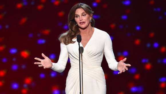 卡戴珊变性继父向公益机构捐款,帮助跨性别者