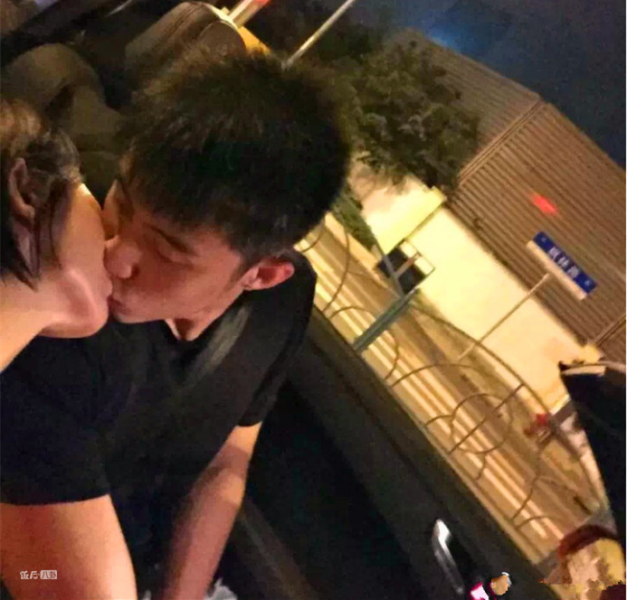 黄景瑜家暴疑云登上港台媒体头条,粉丝求锤得