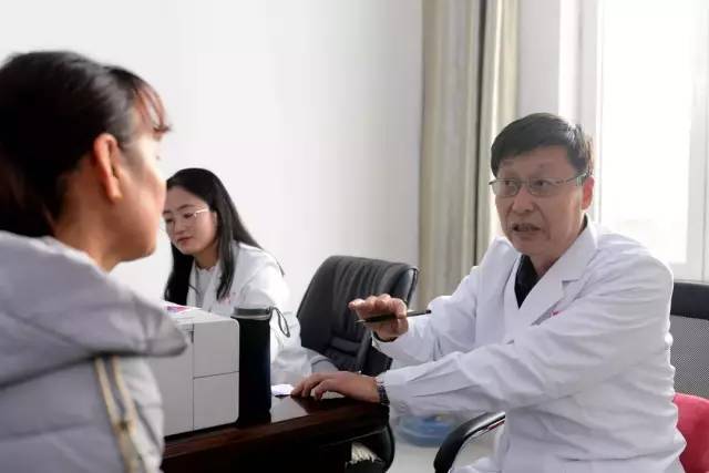 康 情暖百姓大型义诊活动在榆林市儿童医院榆