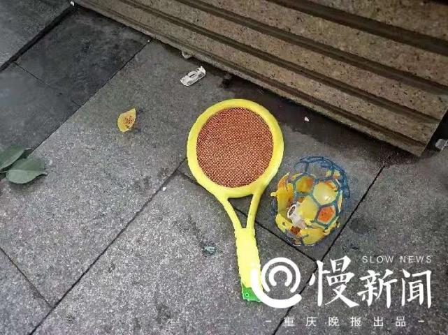 个区都下玩具雨 警方:家长要做好小孩教育和