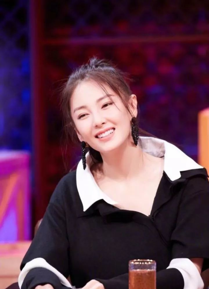 张雨绮袁巴元牵手逛街疑似重归于好?真性情人设这回崩掉了!