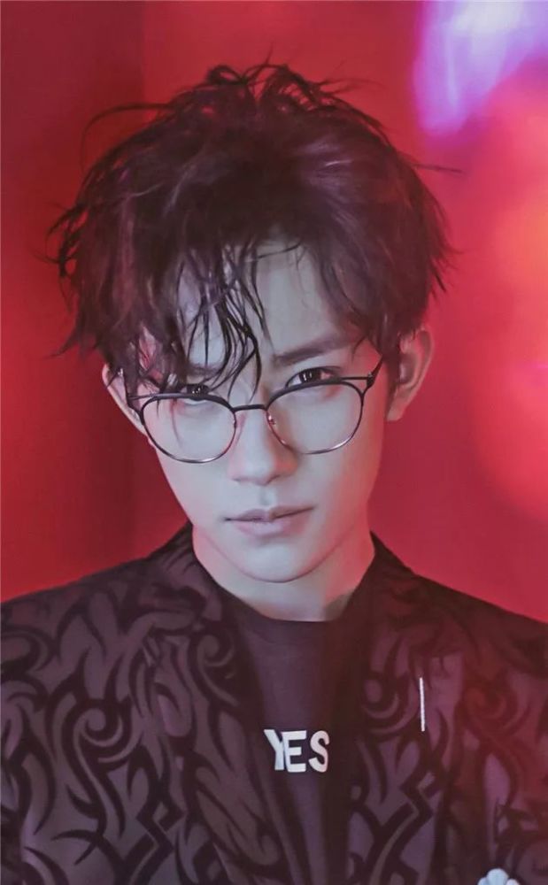 四字弟弟叫不出口了!易烊千玺的时尚进化史