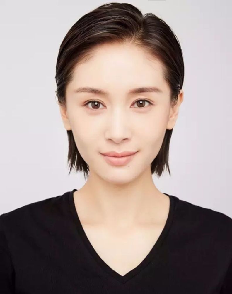 网红晒与王子文合影称明星颜值输了,网友:小姐