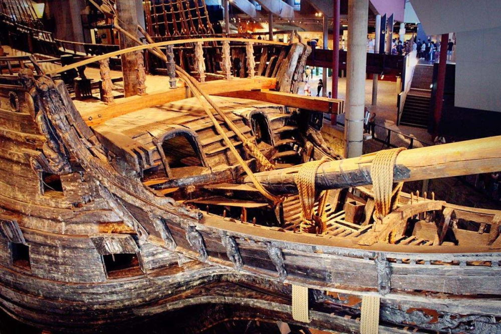 世界最穷王室:国王财富仅英国女王1\/37,王妃钻