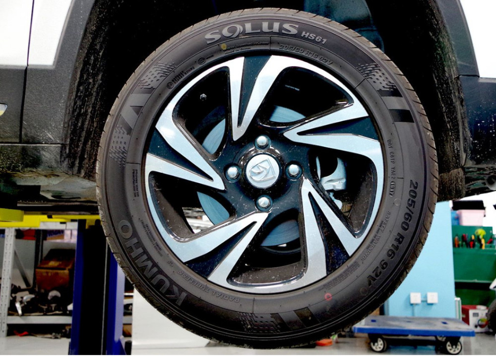 店里1000的米其林轮胎,网上只要500元,敢不敢