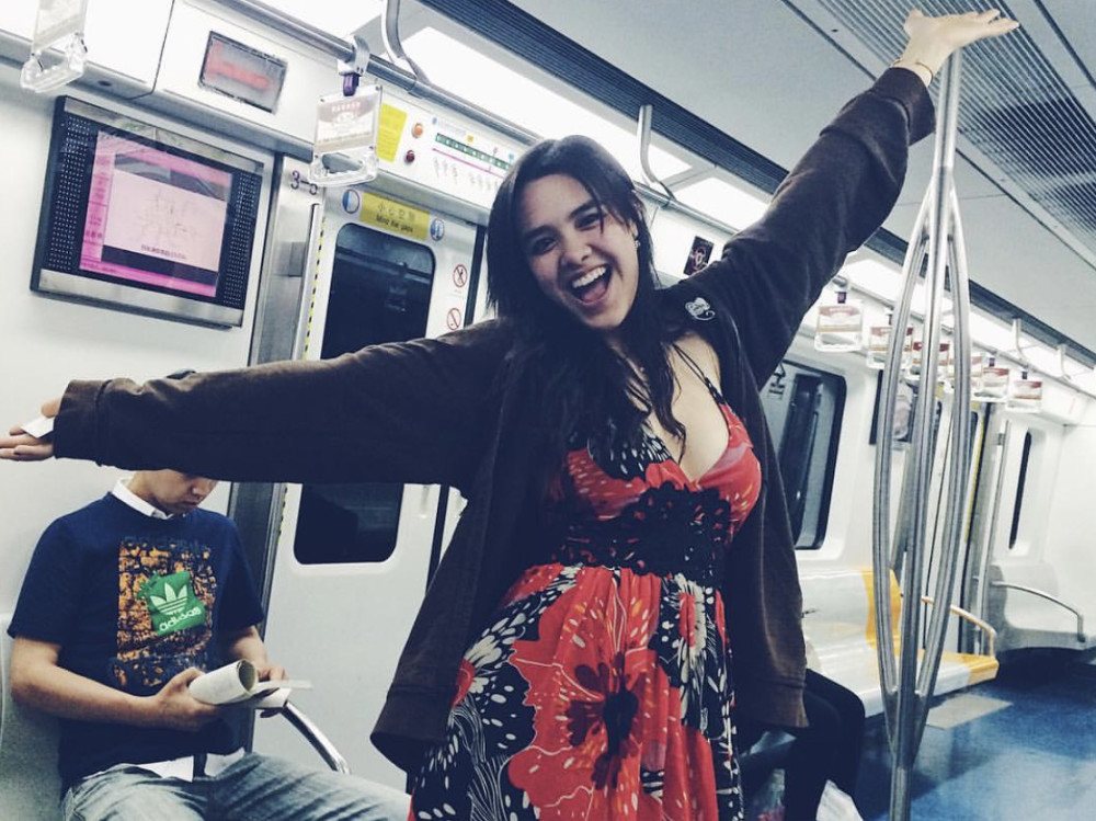 钟丽缇大女儿自曝学电影，不介意脸上雀斑，身材火辣性感像妈妈