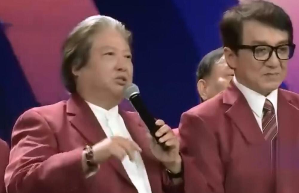 洪金宝录制视频给新电影做宣传,头发和胡子却