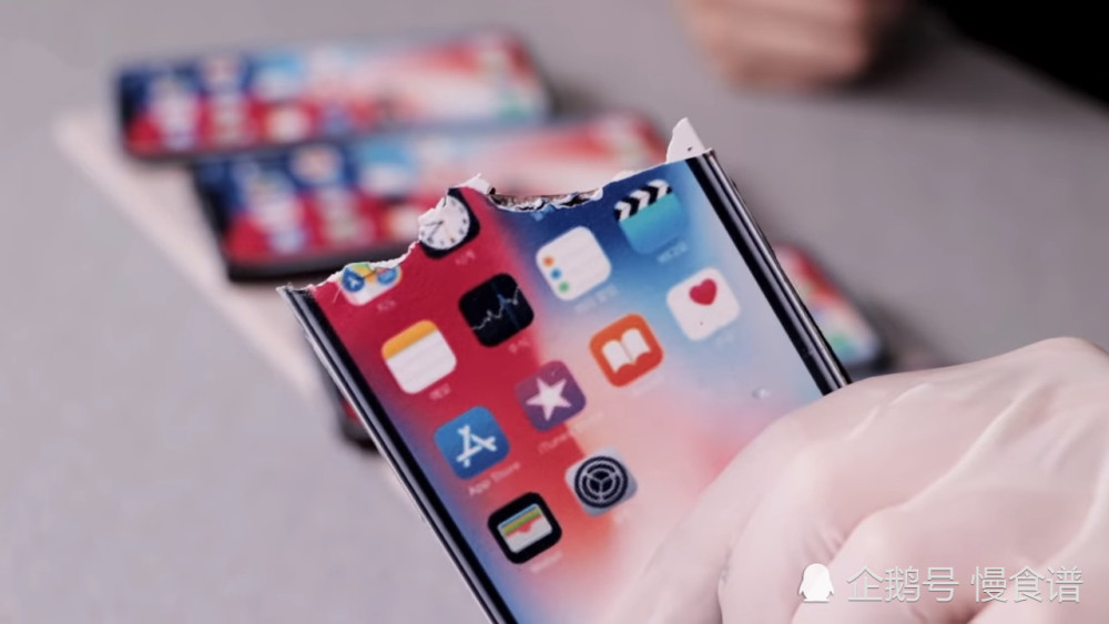 韩国土豪直播吃苹果手机,看到原形毕露,网友直