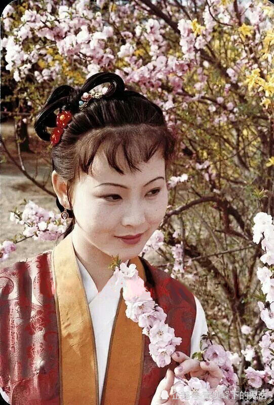 她是87红楼梦里自强上进的丫鬟,知恩图报,结局最好
