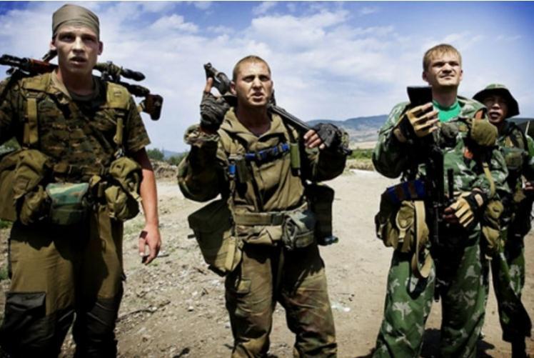 袭击维和部队,两个小时后被7万人碾压,美国也