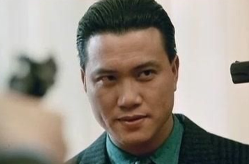 香港老演员万梓良近照曝光，胡子花白笑容灿烂