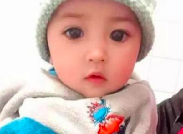 曾经红遍网络的小女孩,看起来就像小天使,5年