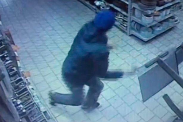 俄无业男付清账单分期买手机仍被拒,为报复切