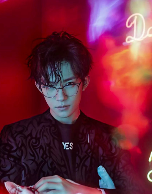 易烊千玺透露自己在变声期:有点像小女孩的童