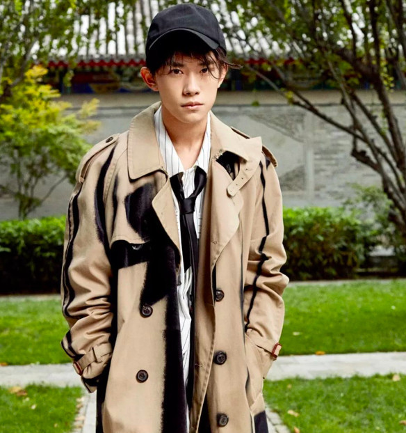 易烊千玺透露自己在变声期:有点像小女孩的童