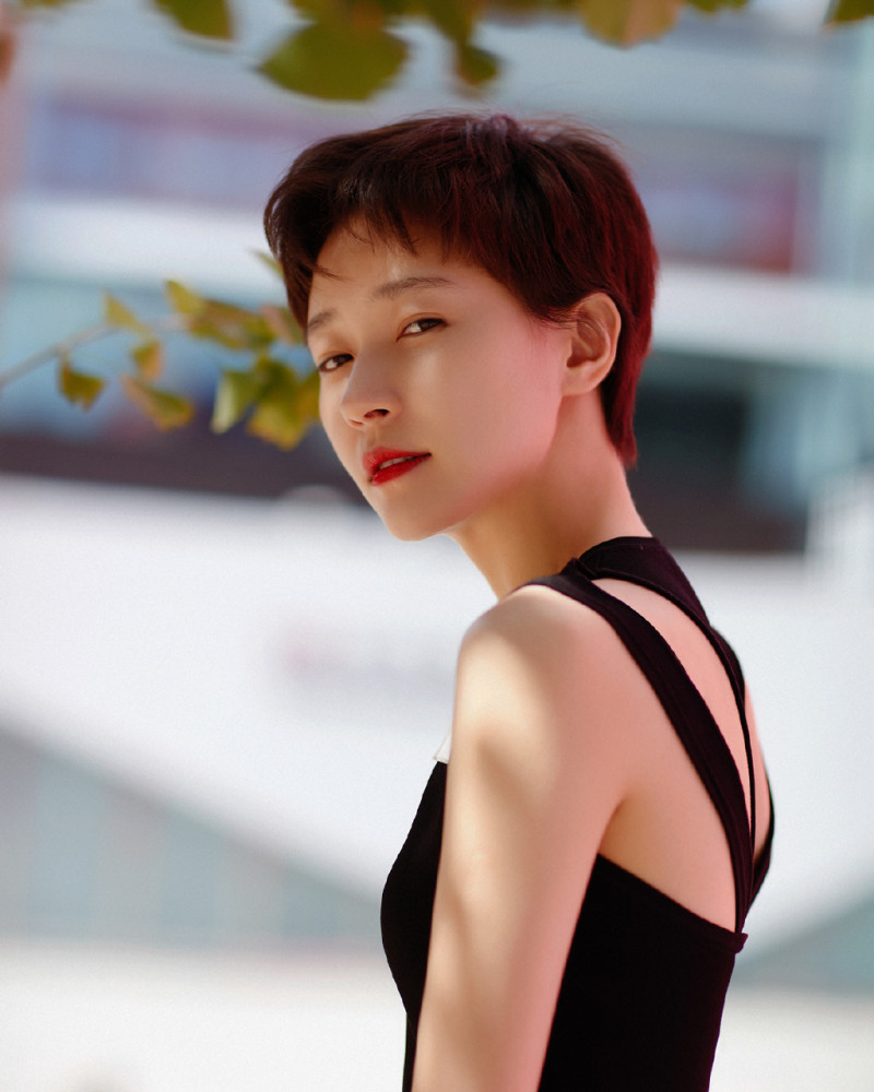 焦俊艳帅起来没男人什么事，剪短发31岁酷成18岁，看完也想剪