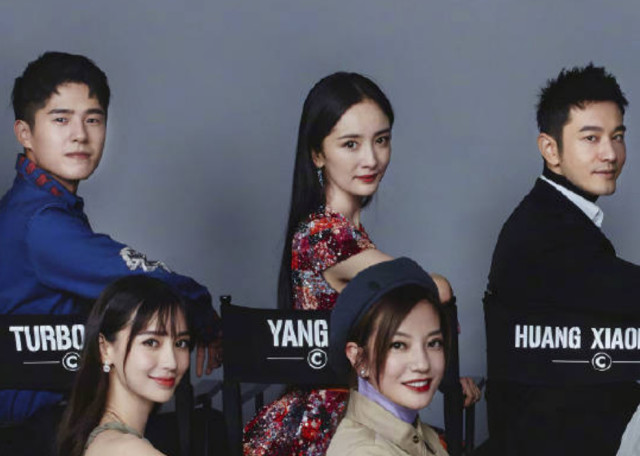 一张千万人都喜欢的照片,易烊千玺杨幂都屈居二排,她却是c位!