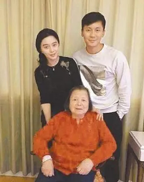 范冰冰带李晨见家长 赴别墅区疑订婚房(图)