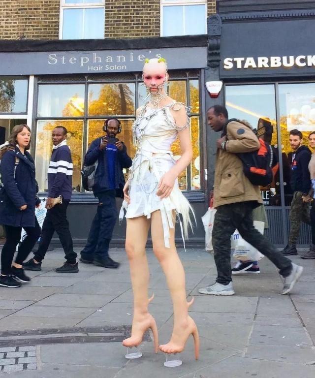 "人皮高跟鞋"颠覆人类审美,一双卖到了49000元,网友:又丑有贵的!