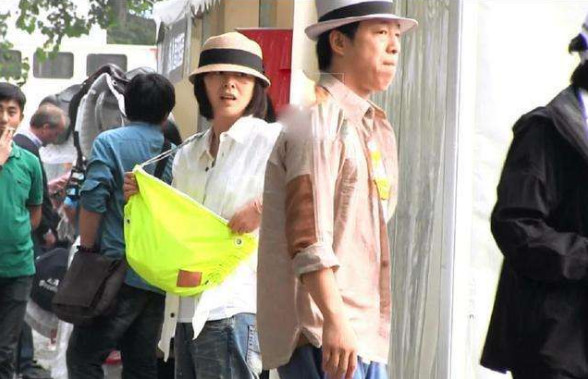 娶了丑媳妇不离不弃的明星,周润发最帅,唯独