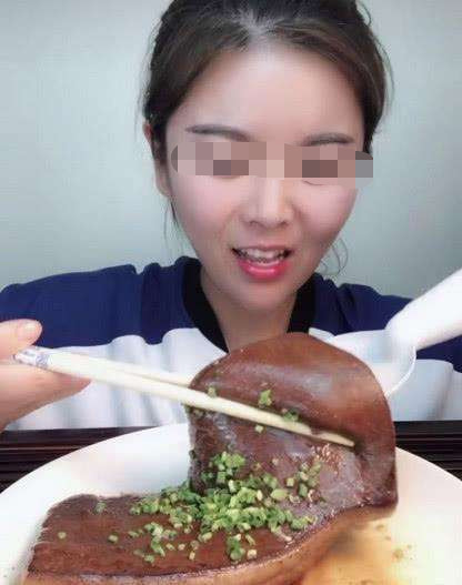 快手吃播火到国外,老外看后很纳闷,中国人就