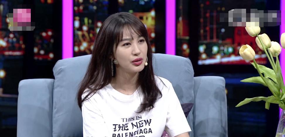 李菲儿跨界冰雪王冠军实至名归,练习滑冰曾摔倒,导致轻微脑震荡