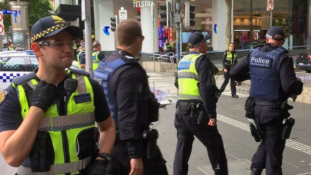 澳大利亚男子挥刀砍杀警察被击毙,居然是恐怖