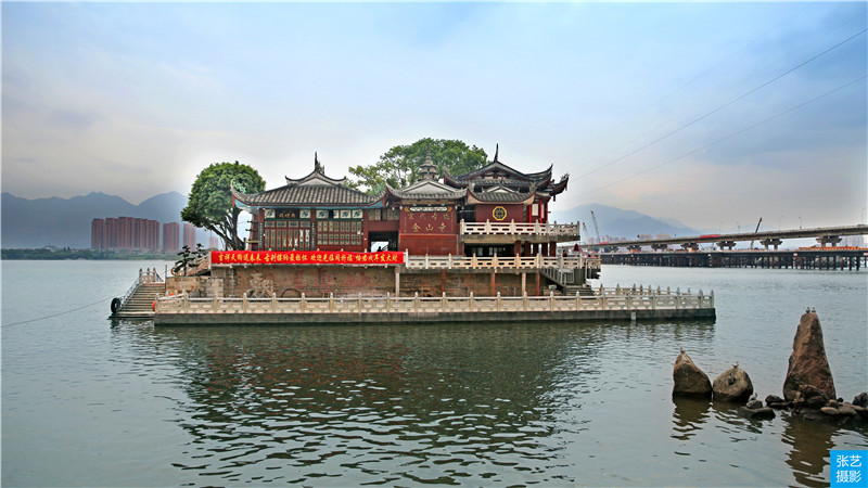 福州金山寺:是闽江的一个著名景点,位于福州西郊洪塘村附近乌龙江上.