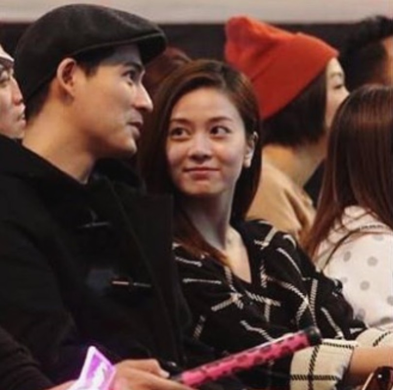 周渝民结婚三周年，妻子喻虹渊晒首晒两人结婚照，画面太甜蜜了