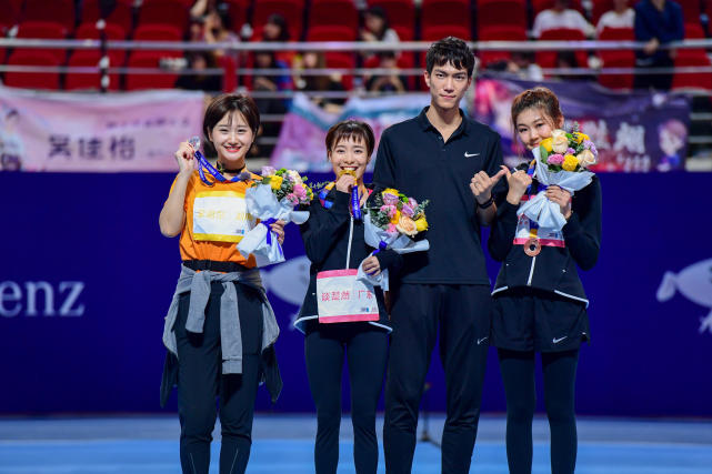 怕是黑粉吧!杨超越射箭被粉丝要求闭眼 美娜跳