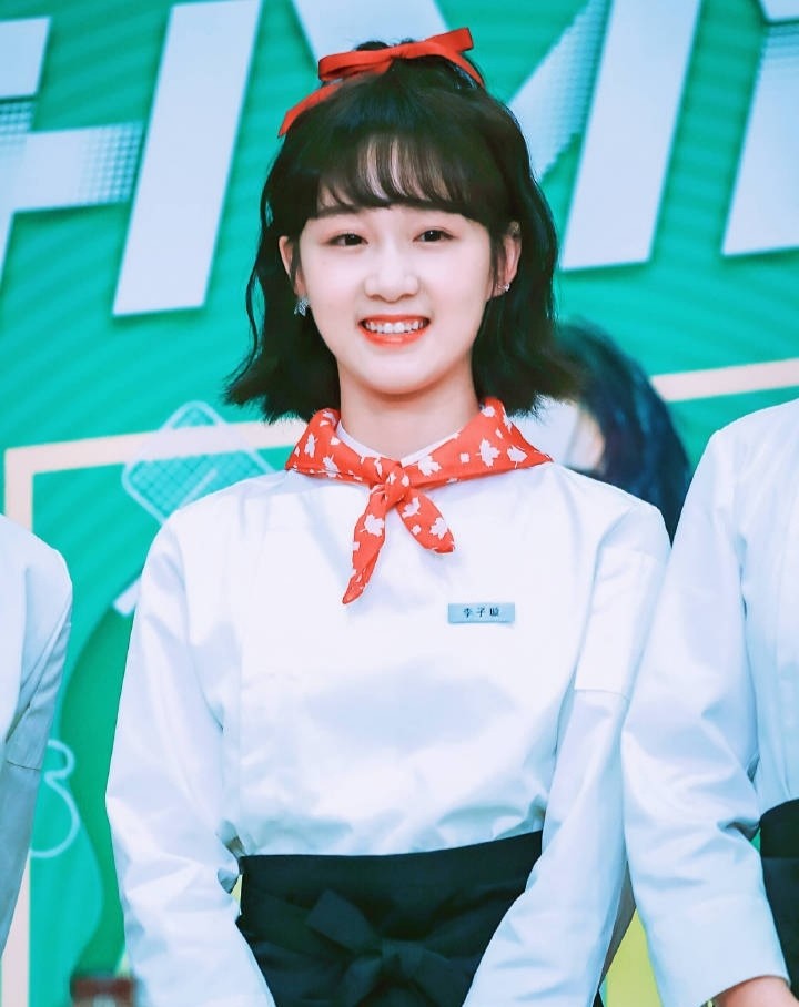 人气组合选手再聚首，一个饰演少女，另一人却演妈妈