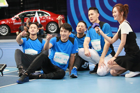 15时视频直播超新星全运会 锦鲤女孩杨超越再