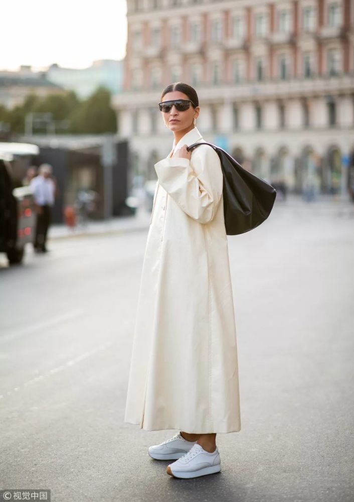 你的购物车还缺这对大衣+小白鞋