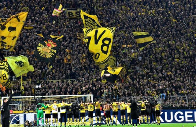 战术板-多特青春风暴撼动拜仁 罗伊斯莱万互飙