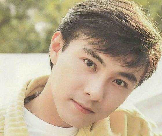 香港早期四大美男,谢霆锋上榜,同为19岁的张国荣很惊艳