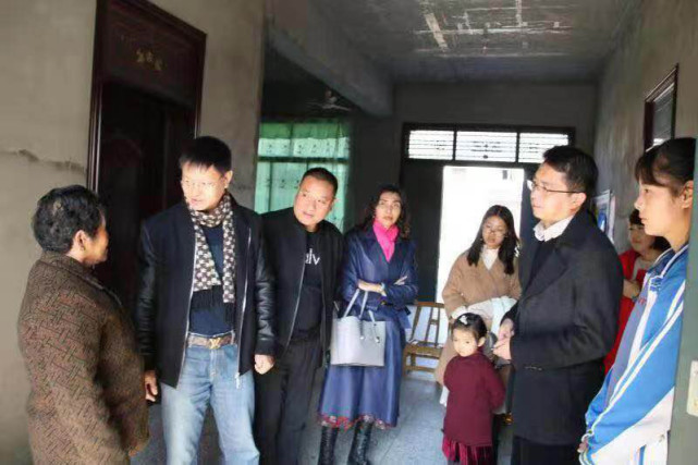 西安乐清商会前往周至第五中学扶贫送温暖