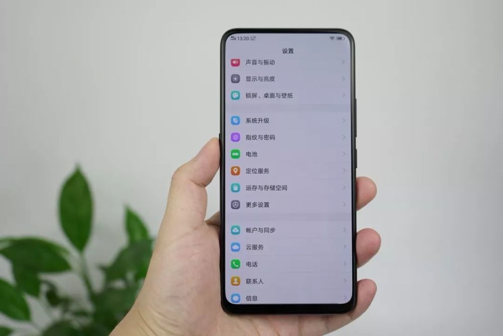 华为真全面屏机型到来?全新挖孔屏专利曝光,正