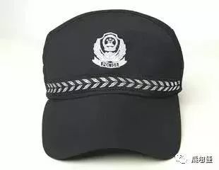 警察帽子种类很多,主要有大盖帽,作训帽,头盔.
