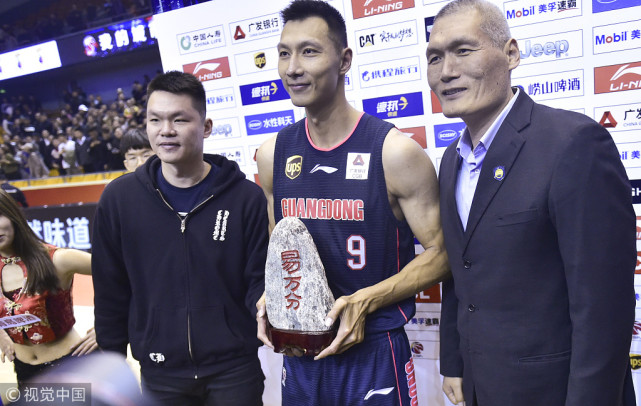 小球风暴席卷CBA!3人场均40+ 赵睿阿不都对飙