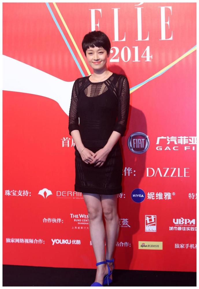 文章老婆马伊琍,身高164cm,比文章大8岁,生俩女儿身材