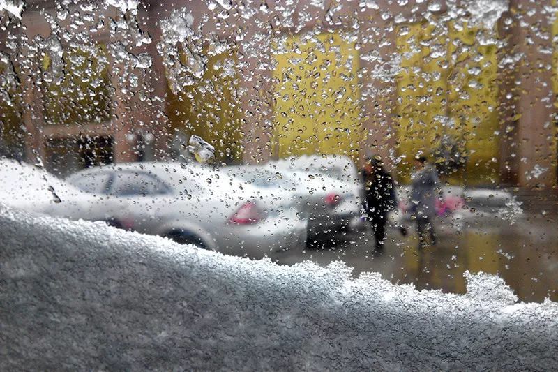 冷冷冷!寒潮带来气温骤降,郑州的降雨和初雪已经在路