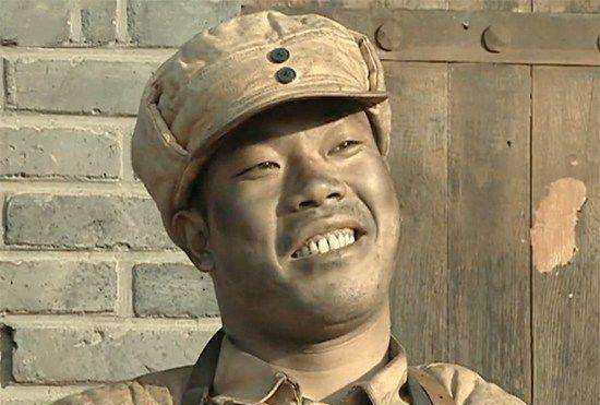 新老亮剑对比都是王有胜守仓库一个傲娇,一个呆滞