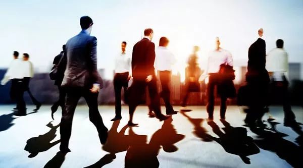 揭秘中国理财师生存现状:年薪超百万只占5% 家