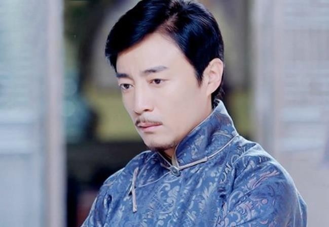 被误认为港台明星的内地演员，于荣光上榜，他被誉为蛇蝎美人