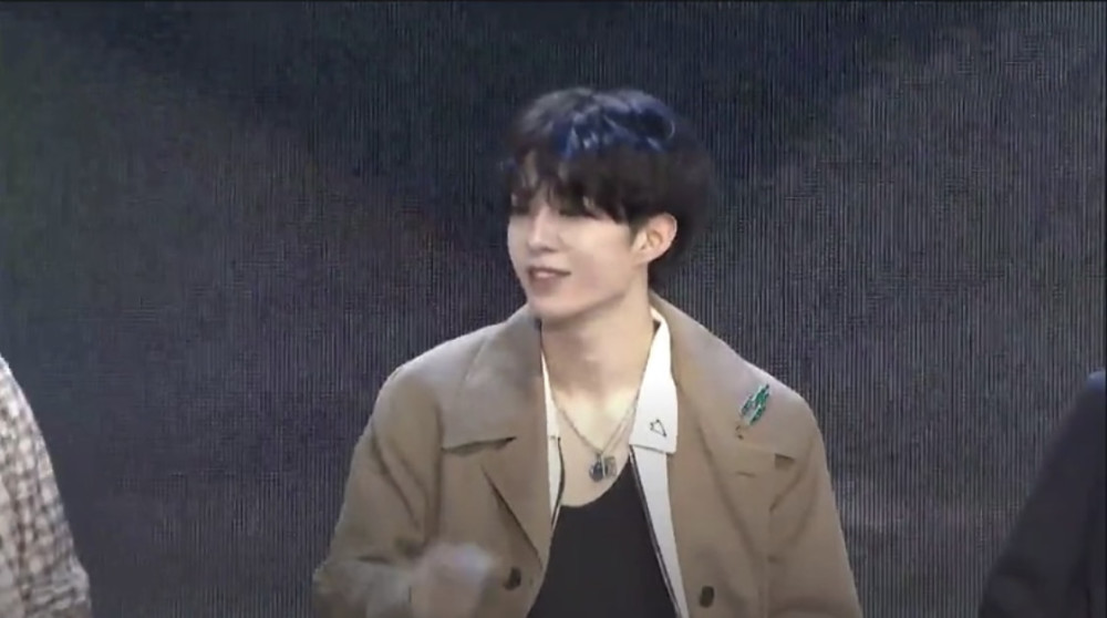 范丞丞被集体嫌弃宿舍最吵,带着这么垮的帽子