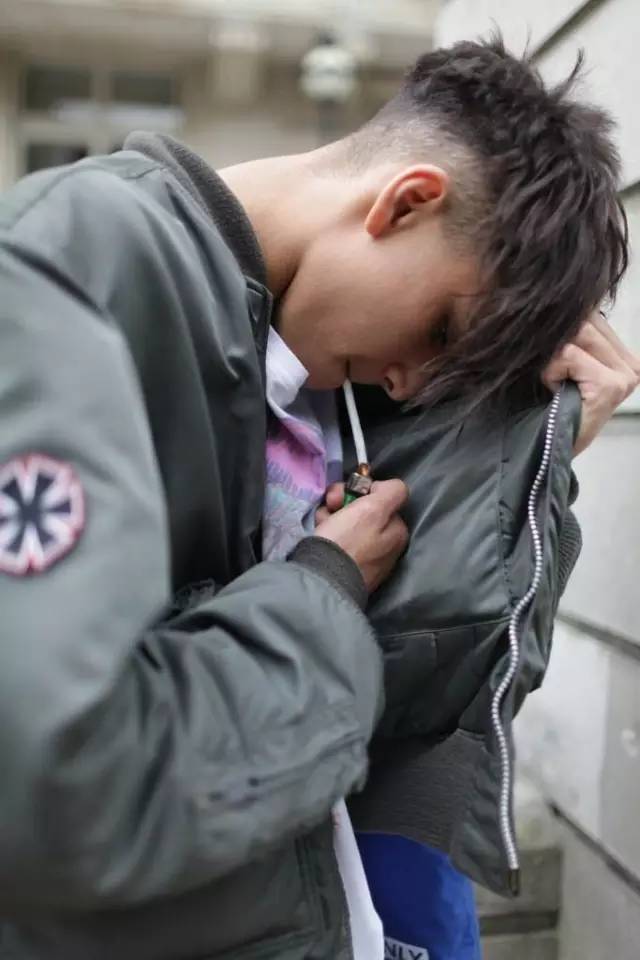 最受妹子欢迎的男生发型 手把手教你剪