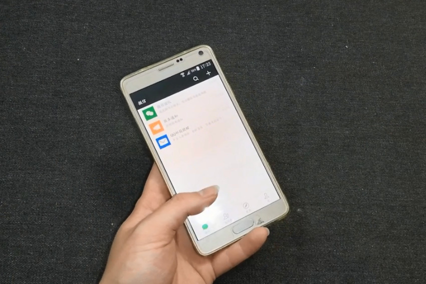 赶紧打开微信这里,用手机就可以看街道实景,好