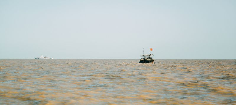 东营黄河入海口区域,景区里可以看到河海交汇,湿地,石油工业和海边