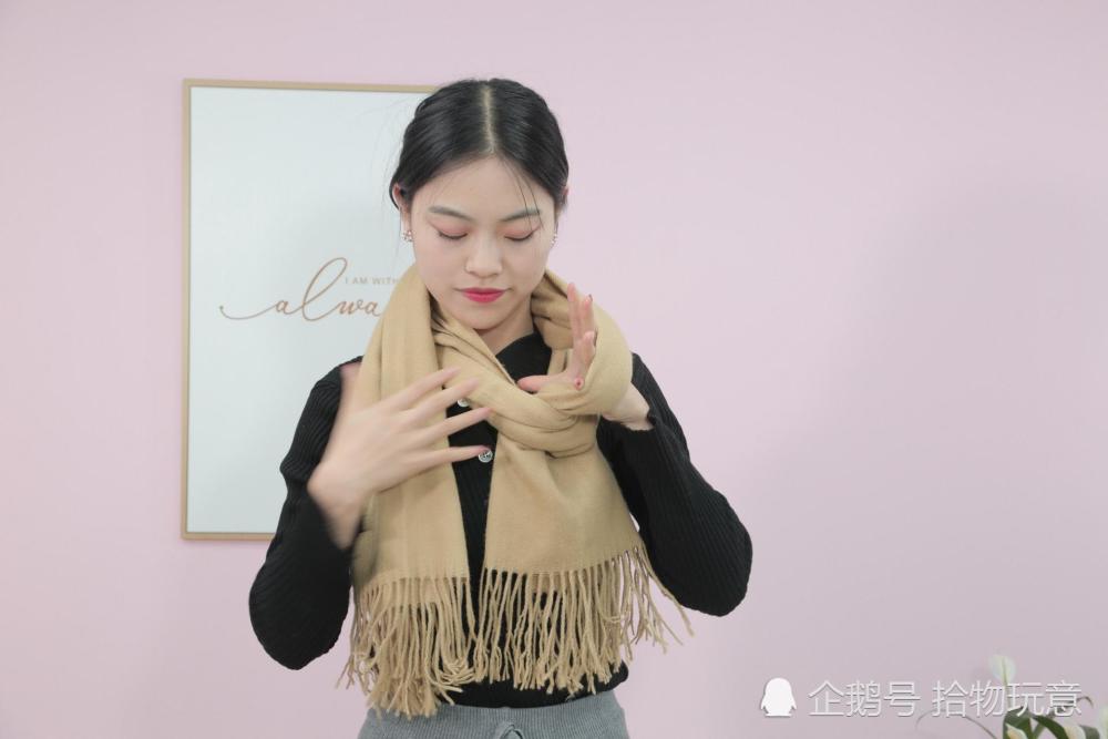 围巾的多种经典围法,男生女生都适用,天冷出门